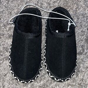 New Black Slip-On Bearpaw Shoes with Patterned Trim Size 7c